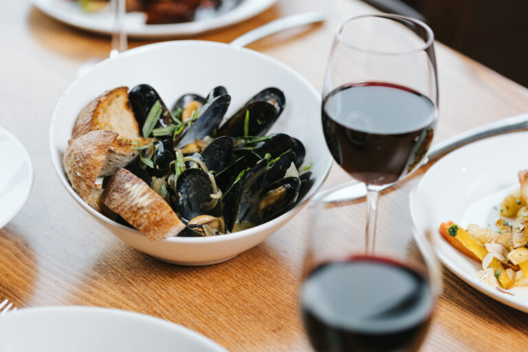 Elliott’s Oyster House celebrates the best of the Pacific Northwest with an expansive selection of fresh oysters, seasonal seafood, and stunning views of Puget Sound. Photo by Andrew Valantine.